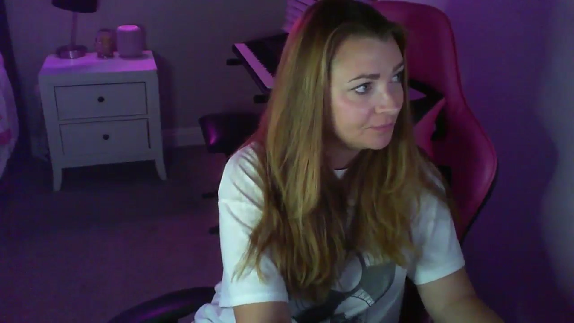 Gallery image thumbnail from b3ckyb1tch_69's myfreecams stream on, 09/30/2024, 02:43 image 11 of 20