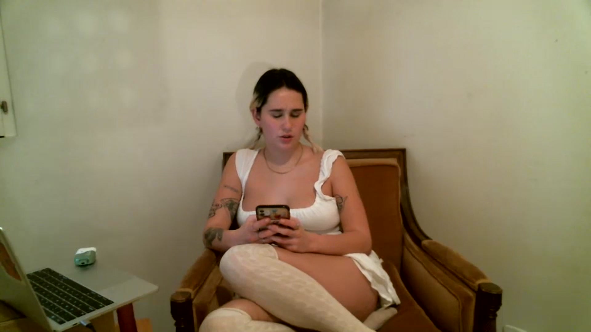 Gallery image thumbnail from b4mbi's myfreecams stream on, 07/18/2023, 13:17 image 2 of 20