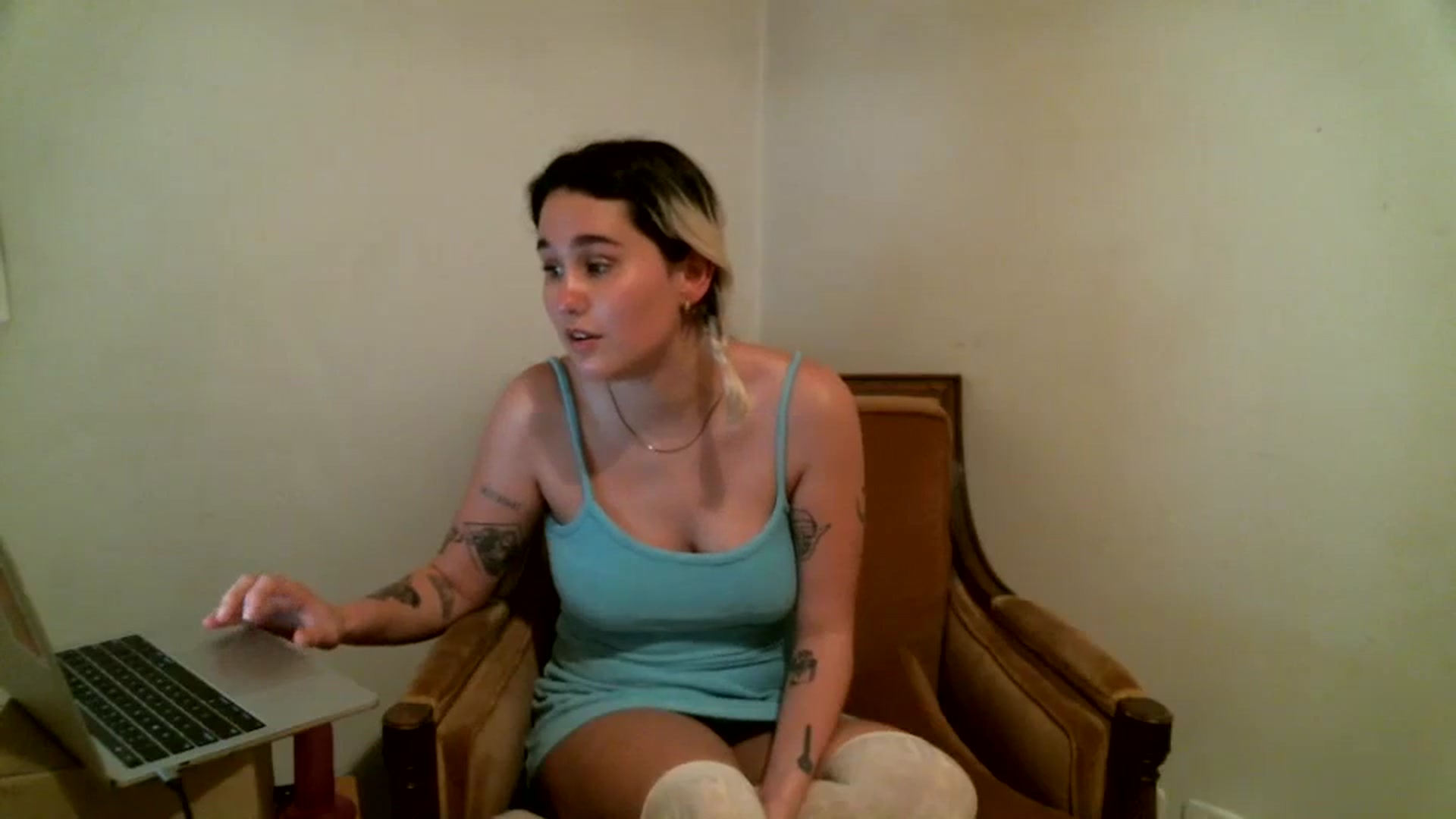 Gallery image thumbnail from b4mbi's myfreecams stream on, 07/23/2023, 10:27 image 9 of 20