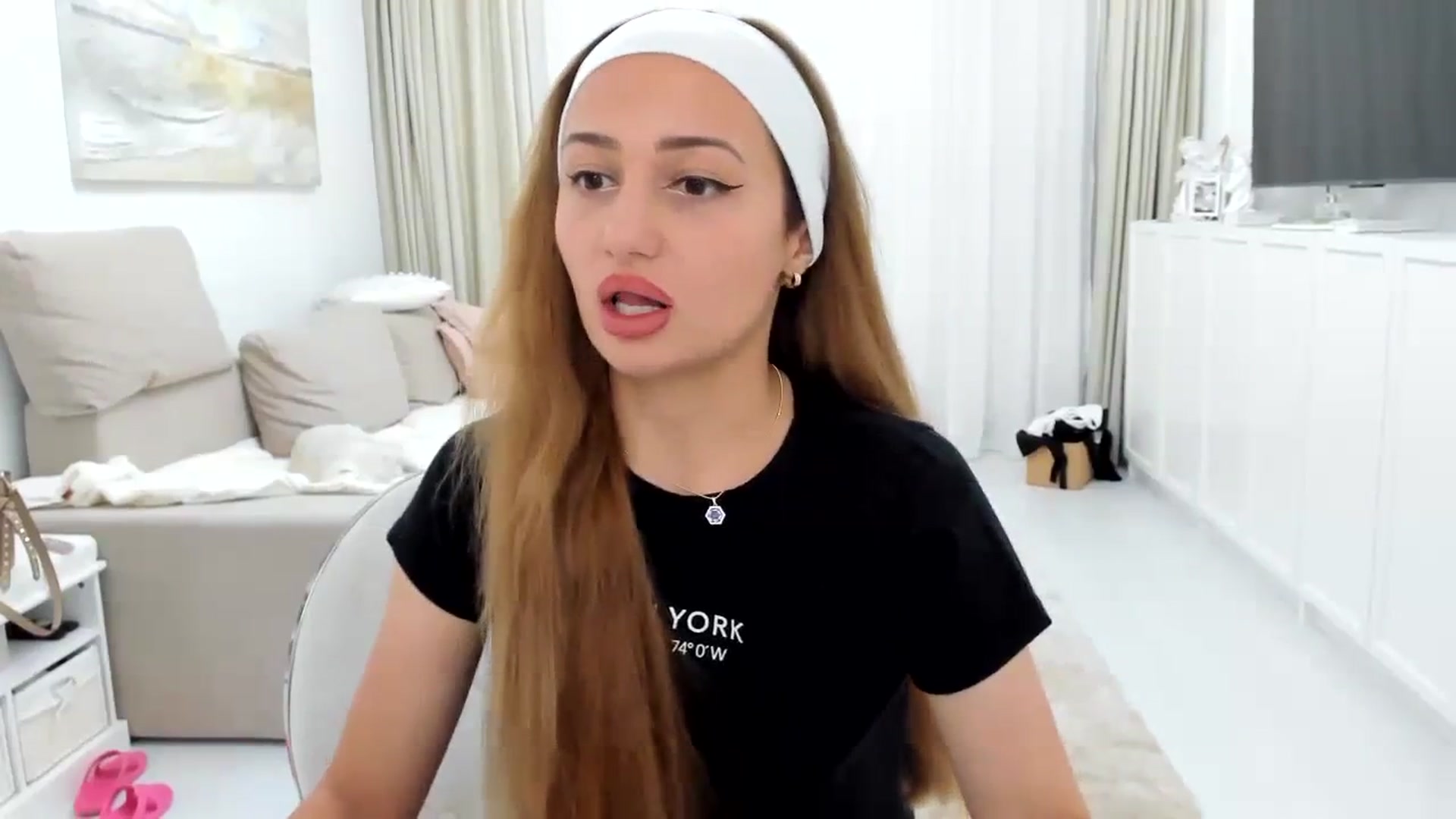 Gallery image thumbnail from baby_shark's myfreecams stream on, 09/20/2023, 21:11 image 5 of 20