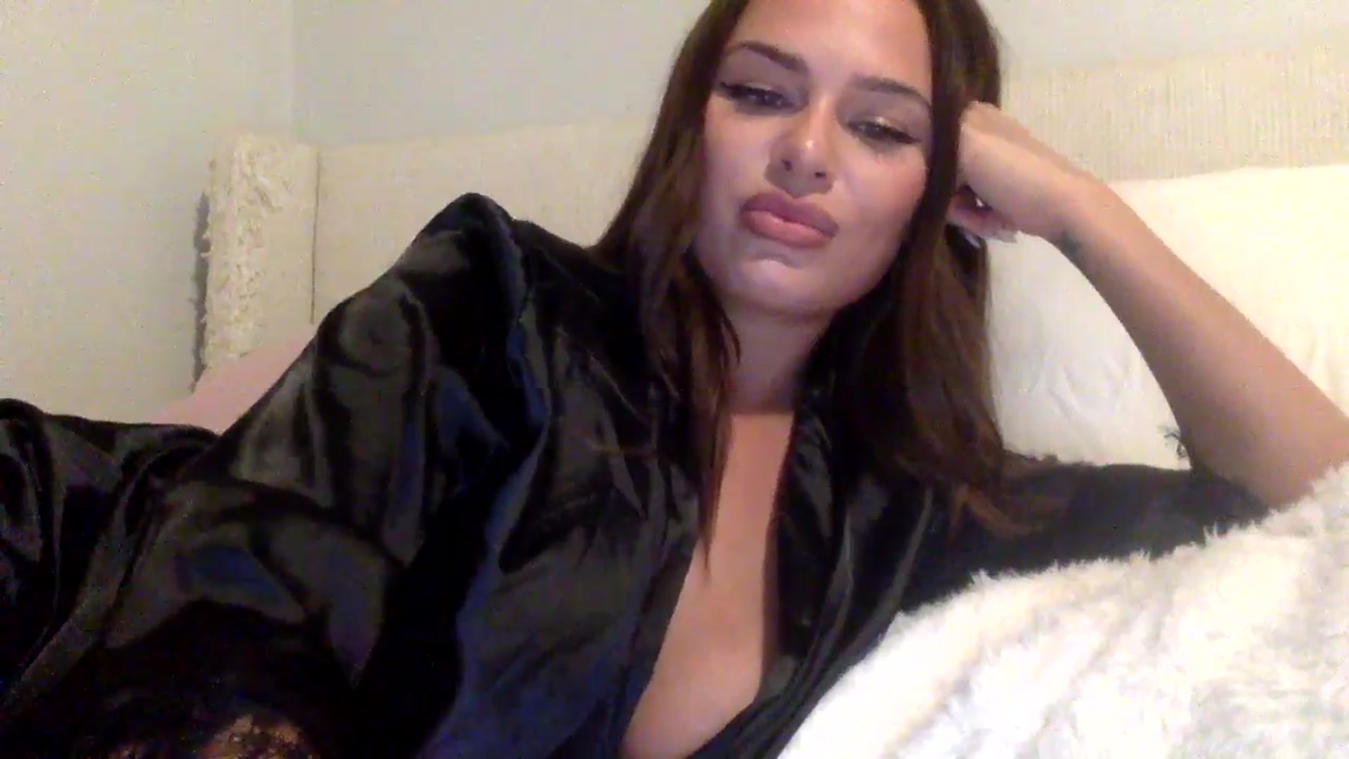 Gallery image thumbnail from babyangel35's myfreecams stream on, 06/18/2025, 07:55 image 17 of 20
