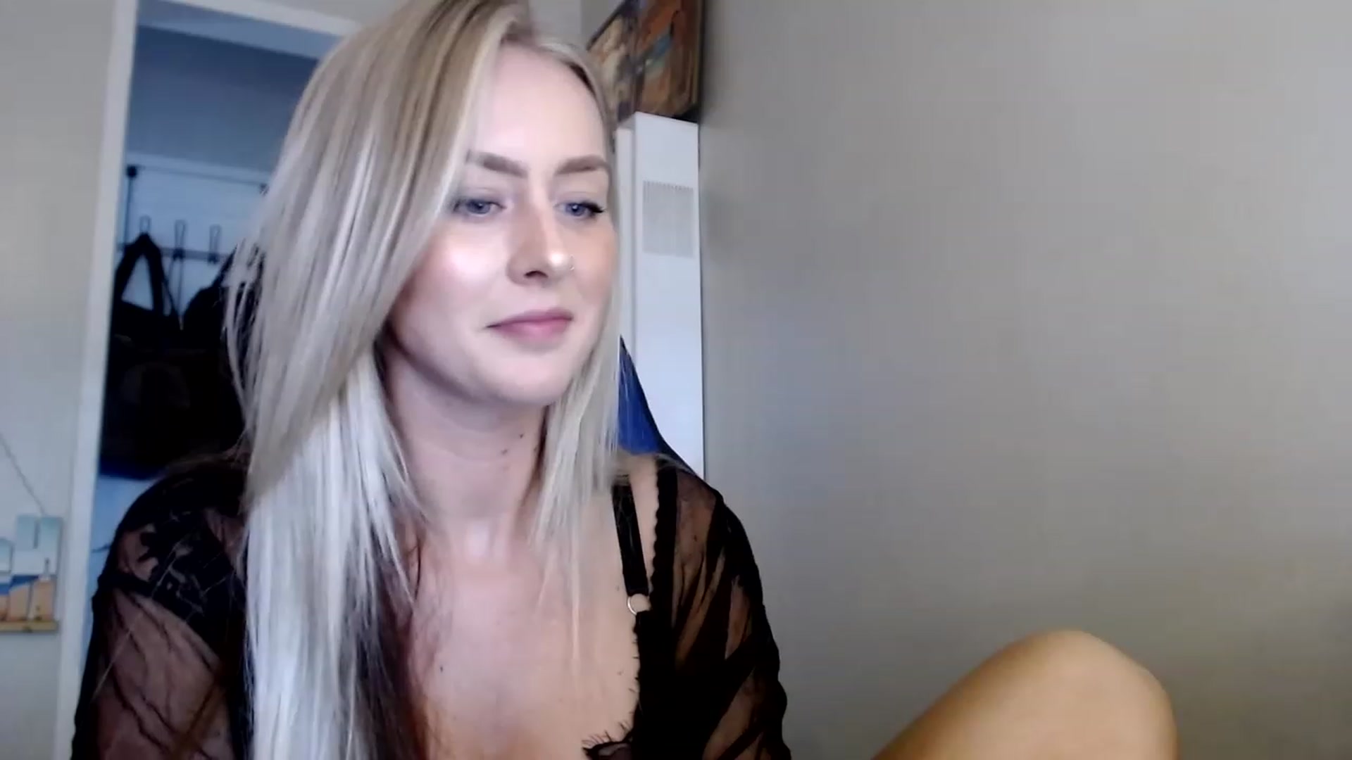Gallery image thumbnail from babyaustyn's myfreecams stream on, 11/17/2022, 02:40 image 10 of 20