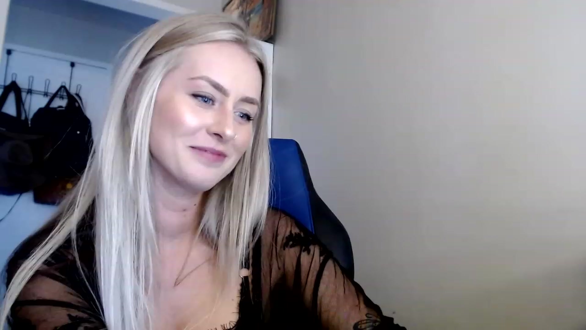 Gallery image thumbnail from babyaustyn's myfreecams stream on, 11/17/2022, 02:40 image 18 of 20