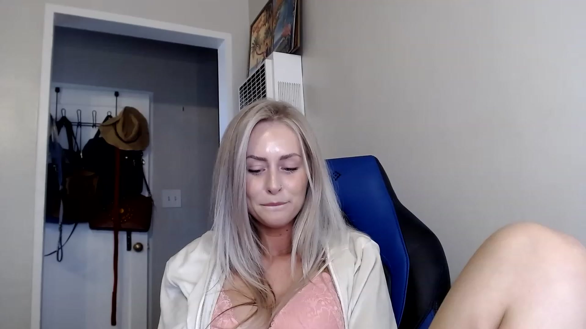 Gallery image thumbnail from babyaustyn's myfreecams stream on, 12/07/2022, 23:12 image 17 of 20
