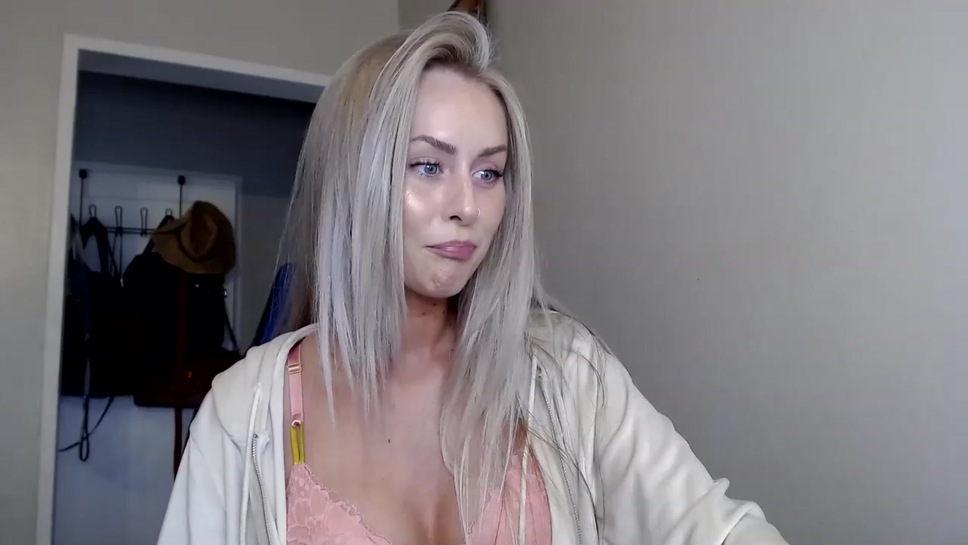 Gallery image thumbnail from babyaustyn's myfreecams stream on, 12/07/2022, 23:12 image 3 of 20