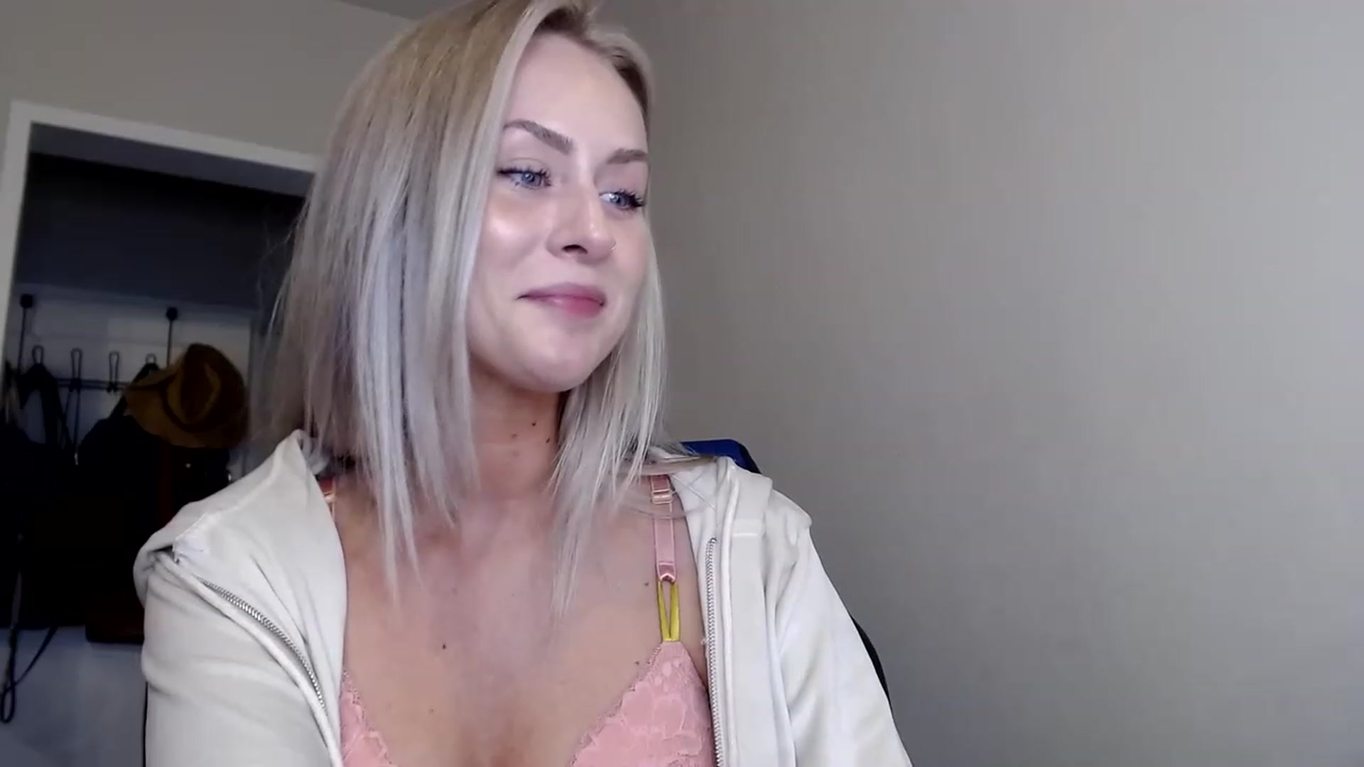 Gallery image thumbnail from babyaustyn's myfreecams stream on, 12/08/2022, 24:02 image 19 of 20