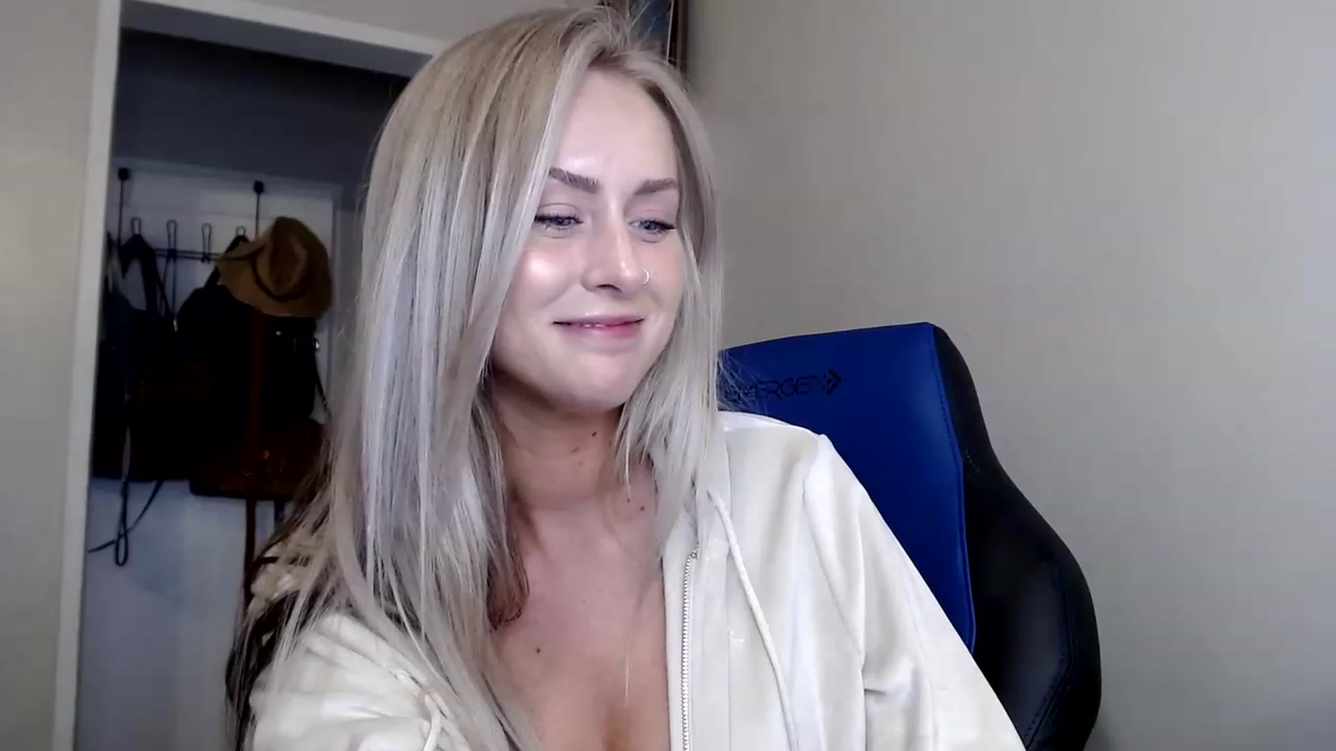 Gallery image thumbnail from babyaustyn's myfreecams stream on, 12/08/2022, 24:02 image 13 of 20