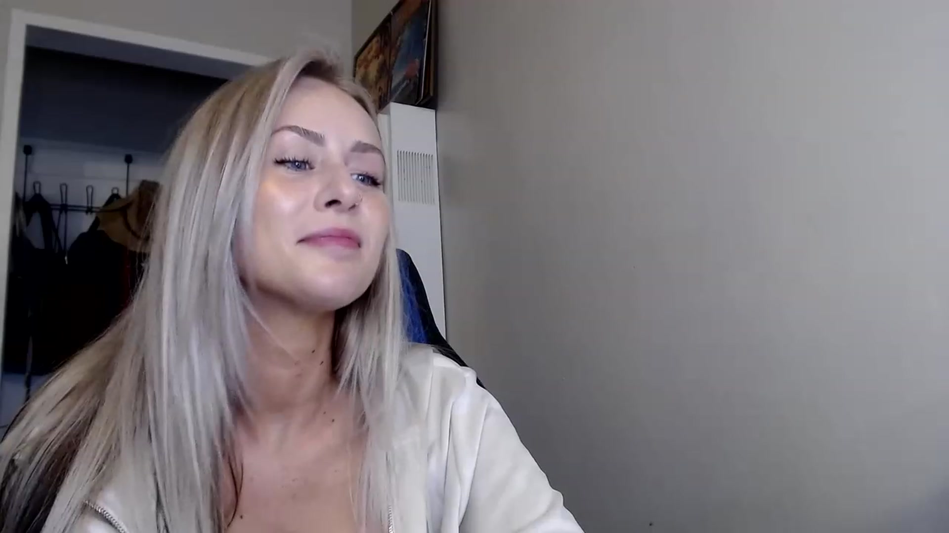 Gallery image thumbnail from babyaustyn's myfreecams stream on, 12/08/2022, 24:02 image 7 of 20