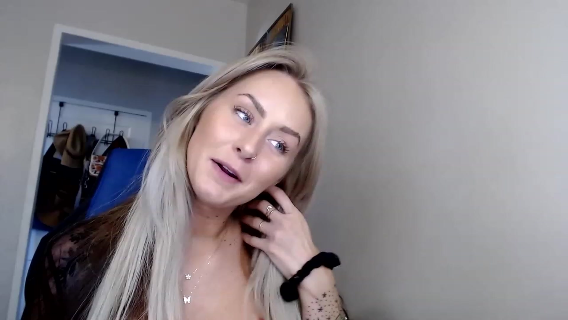 Gallery image thumbnail from babyaustyn's myfreecams stream on, 12/21/2022, 21:50 image 12 of 20