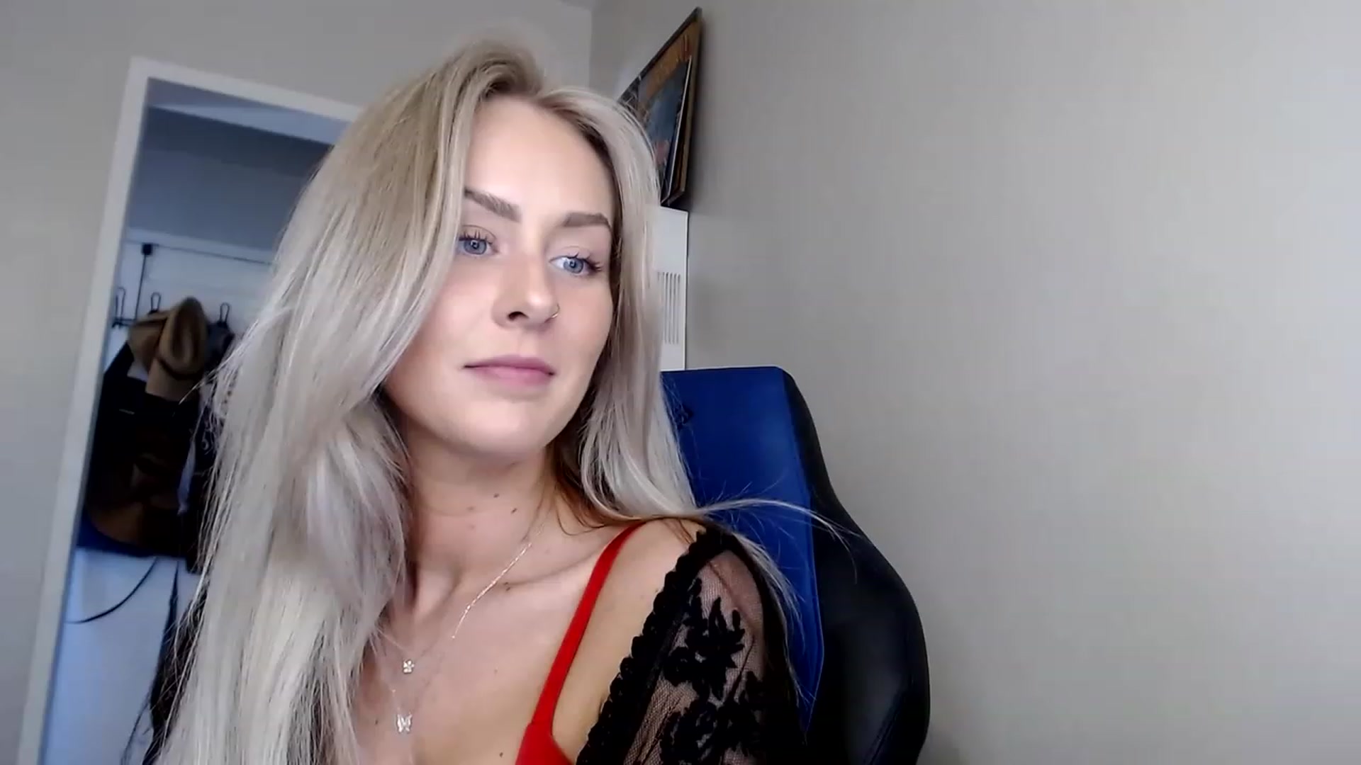Gallery image thumbnail from babyaustyn's myfreecams stream on, 12/21/2022, 21:50 image 13 of 20