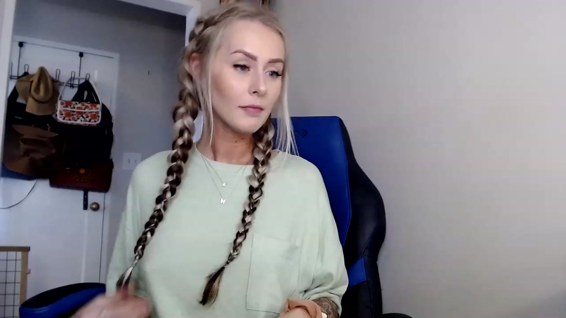 Gallery image thumbnail from babyaustyn's myfreecams stream on, 01/04/2023, 21:47 image 4 of 20