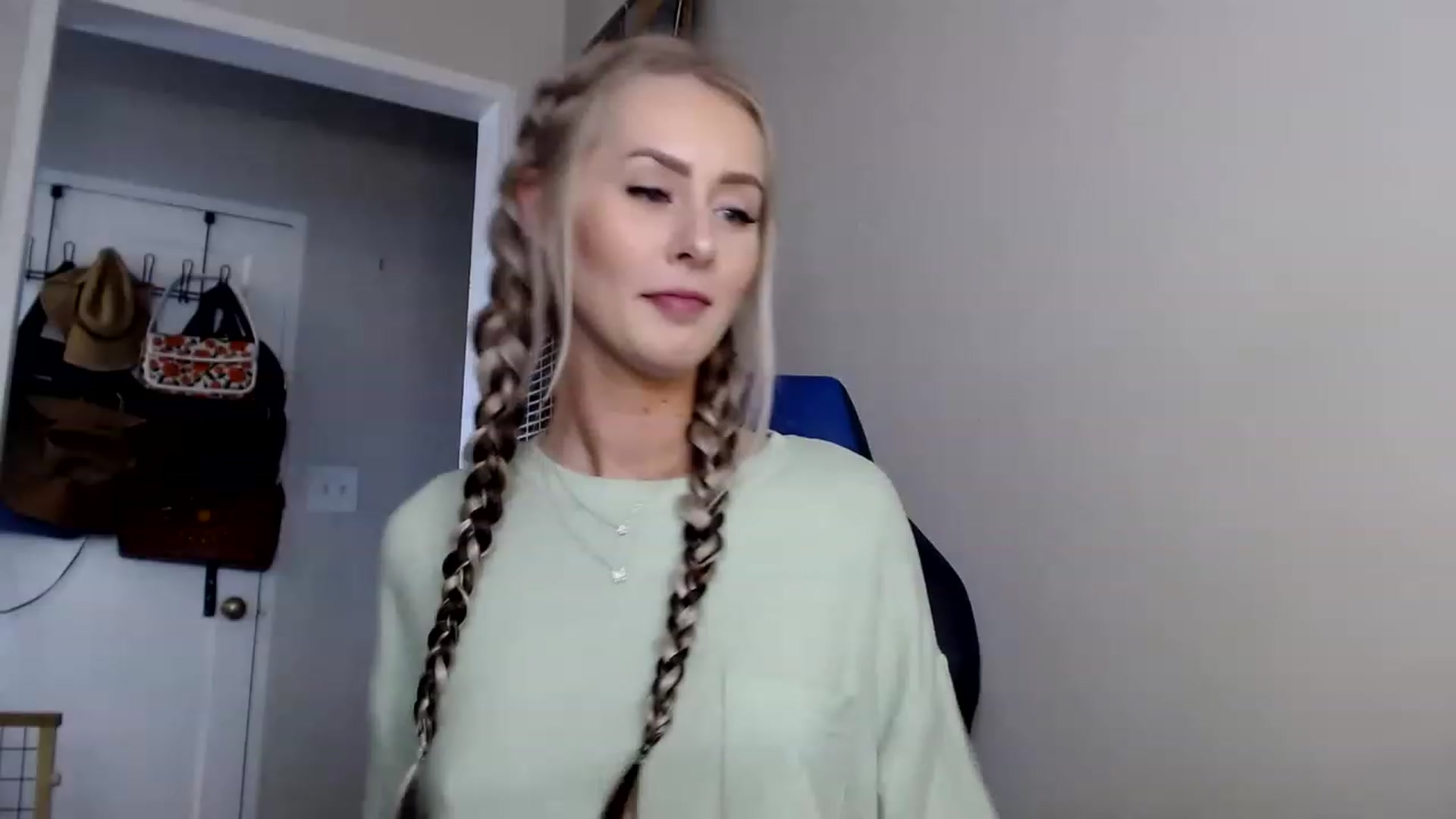 Gallery image thumbnail from babyaustyn's myfreecams stream on, 01/04/2023, 21:47 image 5 of 20