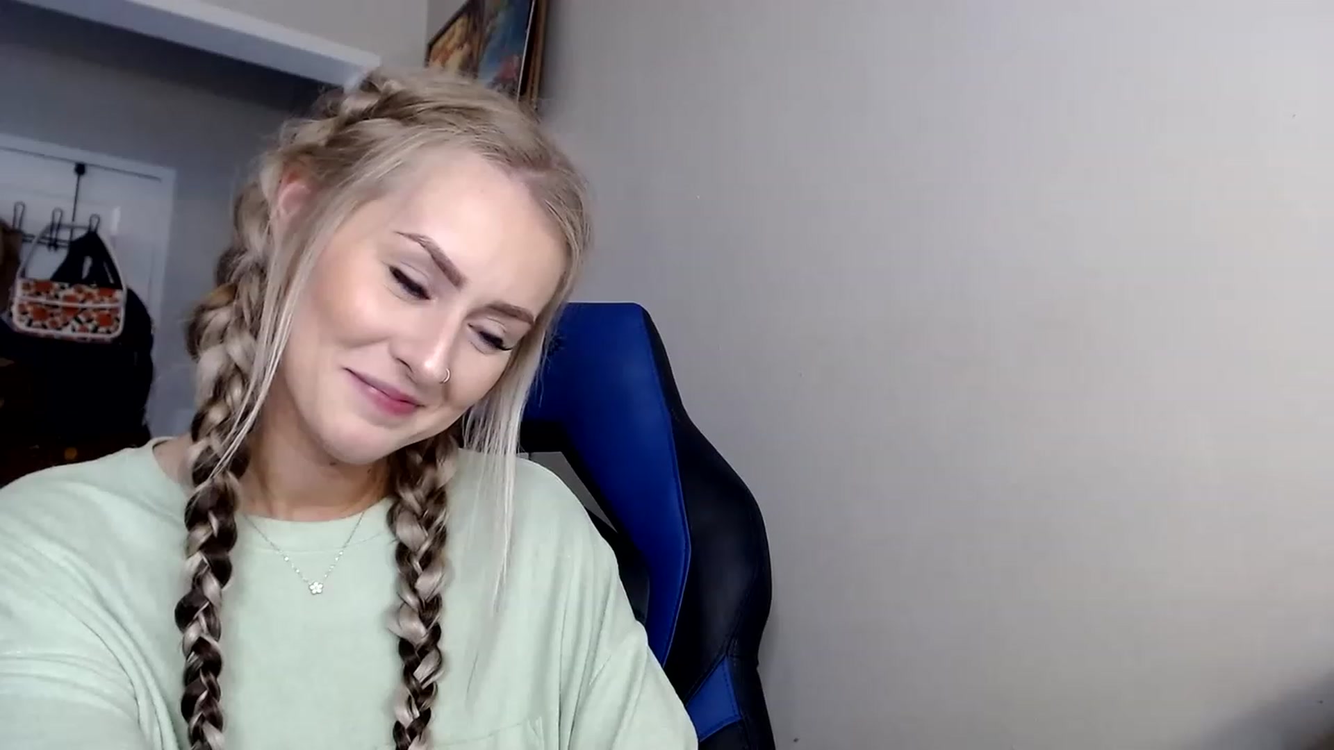 Gallery image thumbnail from babyaustyn's myfreecams stream on, 01/04/2023, 21:47 image 18 of 20