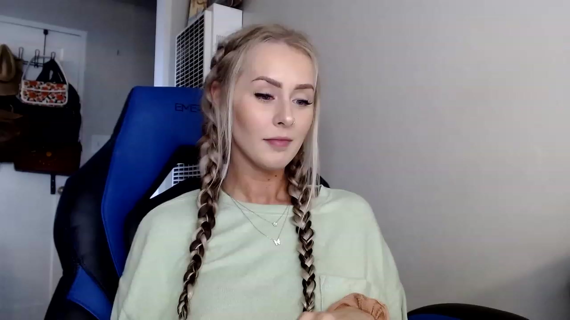 Gallery image thumbnail from babyaustyn's myfreecams stream on, 01/04/2023, 21:47 image 2 of 20