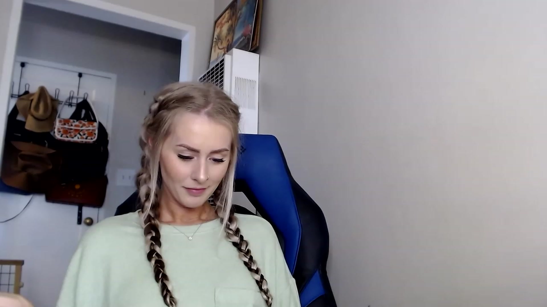 Gallery image thumbnail from babyaustyn's myfreecams stream on, 01/04/2023, 21:47 image 16 of 20