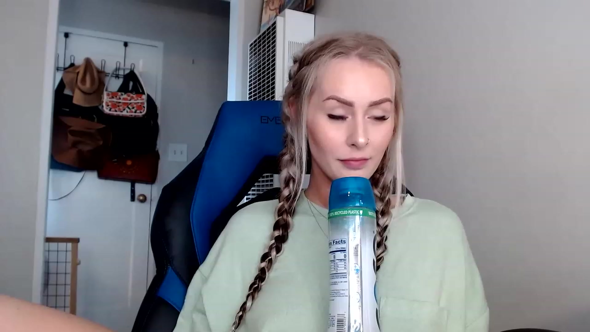 Gallery image thumbnail from babyaustyn's myfreecams stream on, 01/04/2023, 21:47 image 1 of 20