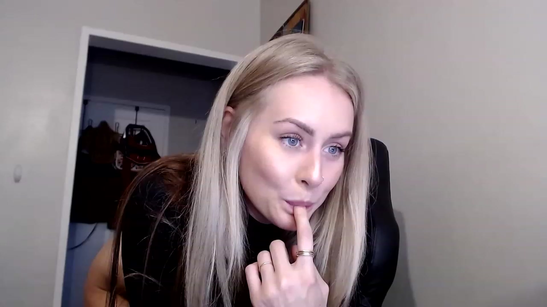 Gallery image thumbnail from babyaustyn's myfreecams stream on, 01/07/2023, 24:33 image 20 of 20