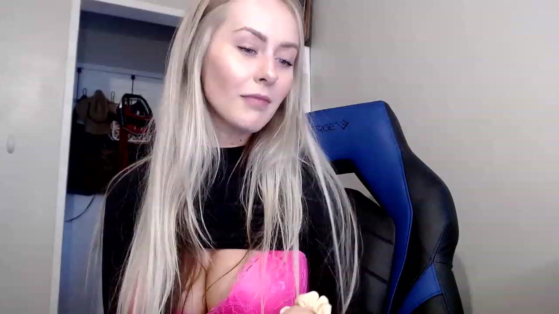 Gallery image thumbnail from babyaustyn's myfreecams stream on, 01/07/2023, 24:33 image 13 of 20
