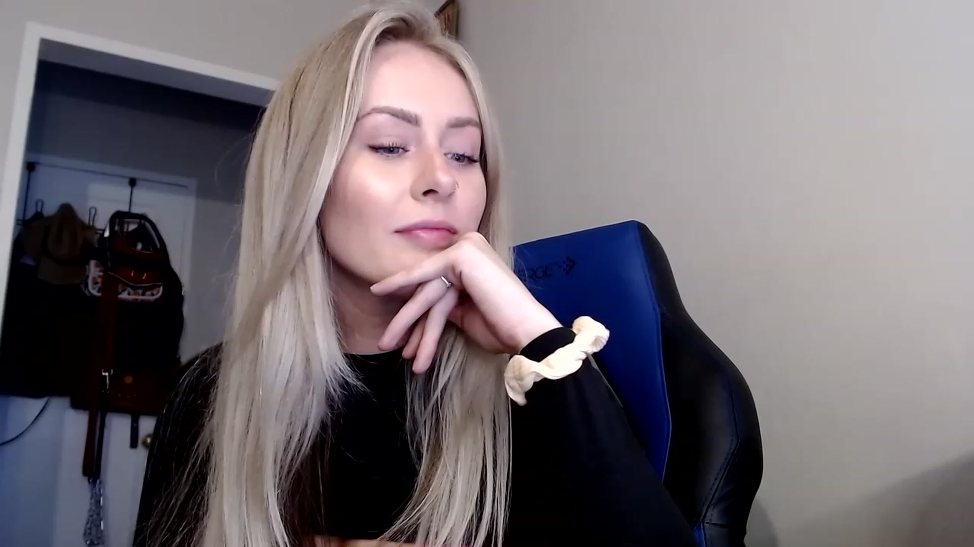 Gallery image thumbnail from babyaustyn's myfreecams stream on, 01/07/2023, 24:33 image 12 of 20