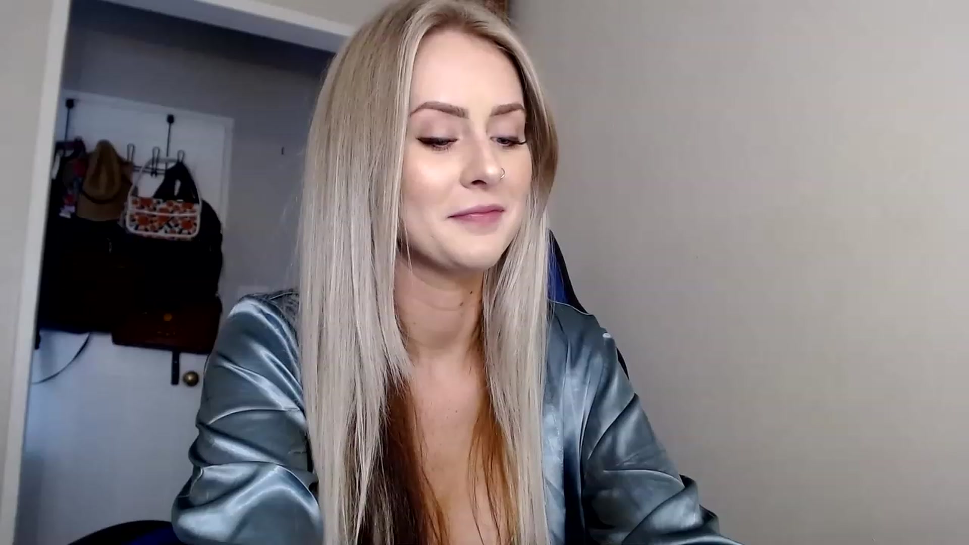 Gallery image thumbnail from babyaustyn's myfreecams stream on, 01/13/2023, 23:01 image 10 of 20