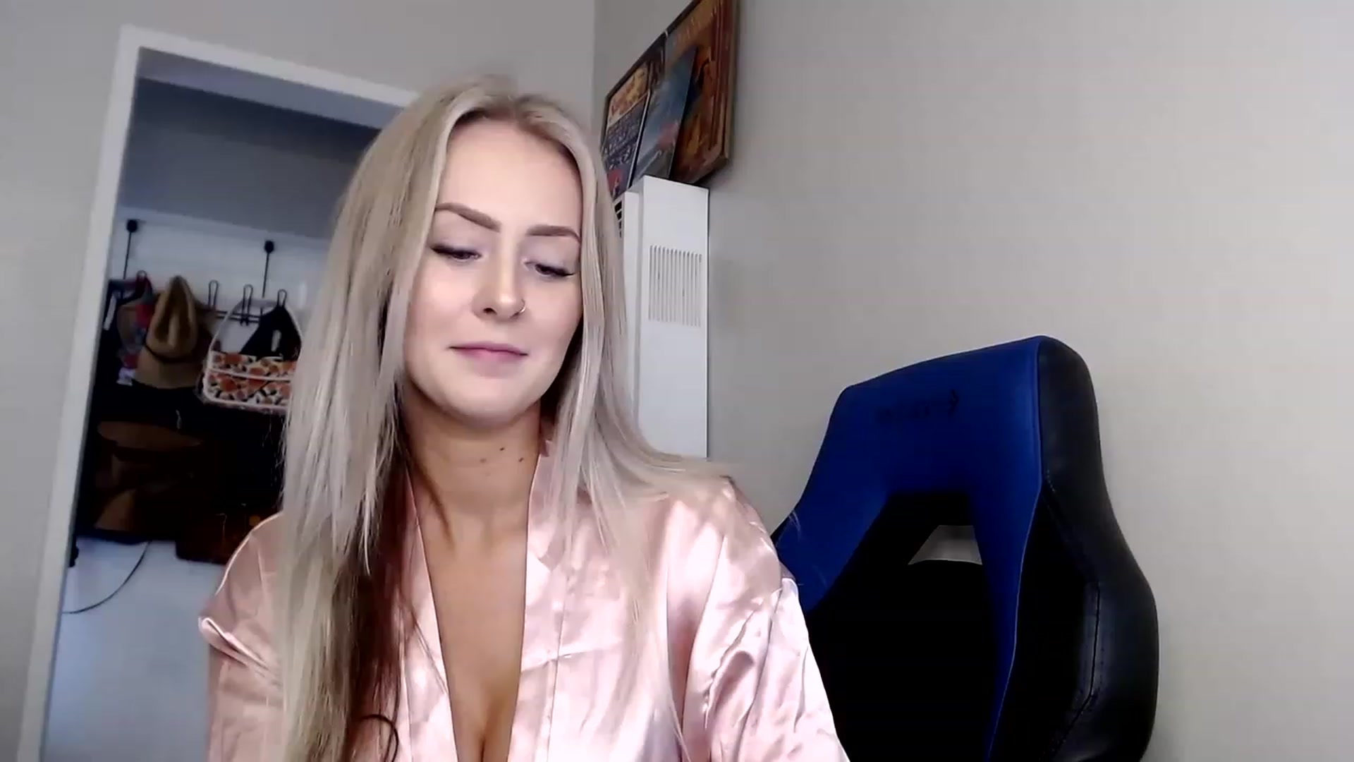 Gallery image thumbnail from babyaustyn's myfreecams stream on, 01/19/2023, 24:58 image 1 of 20