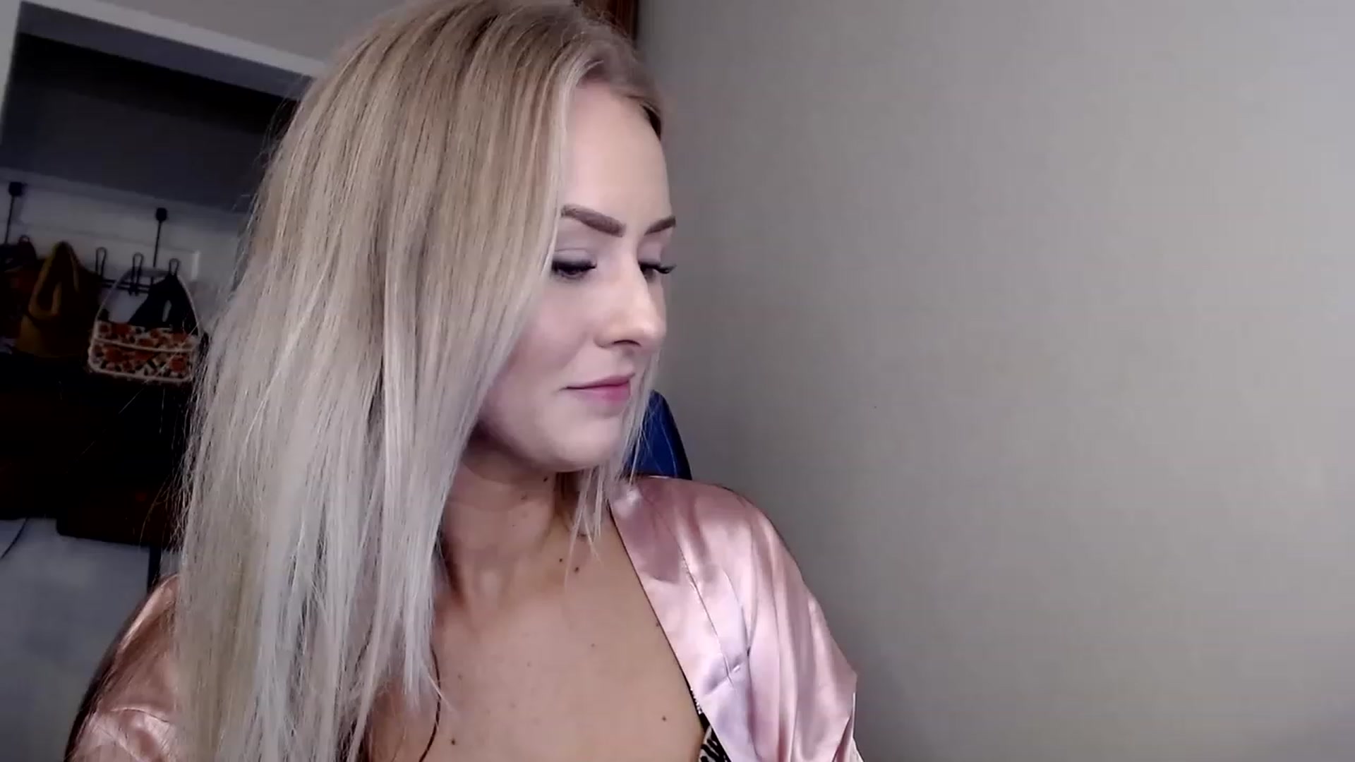 Gallery image thumbnail from babyaustyn's myfreecams stream on, 01/19/2023, 24:58 image 15 of 20