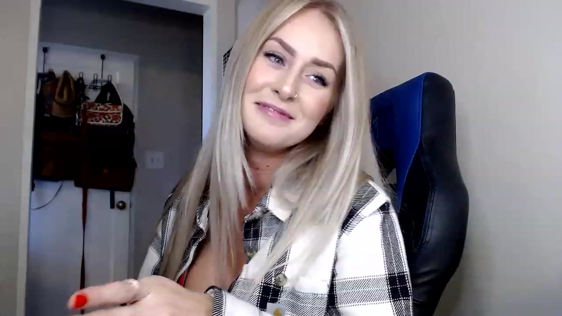 Gallery image thumbnail from babyaustyn's myfreecams stream on, 01/21/2023, 24:02 image 11 of 20