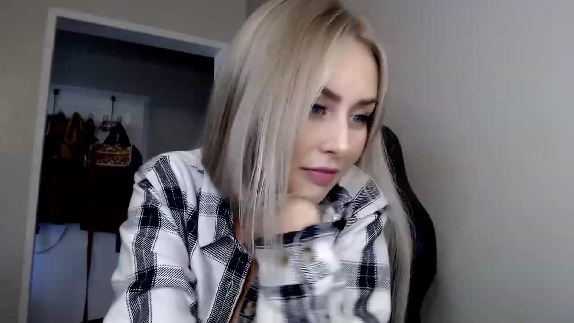Gallery image thumbnail from babyaustyn's myfreecams stream on, 01/21/2023, 24:02 image 8 of 20