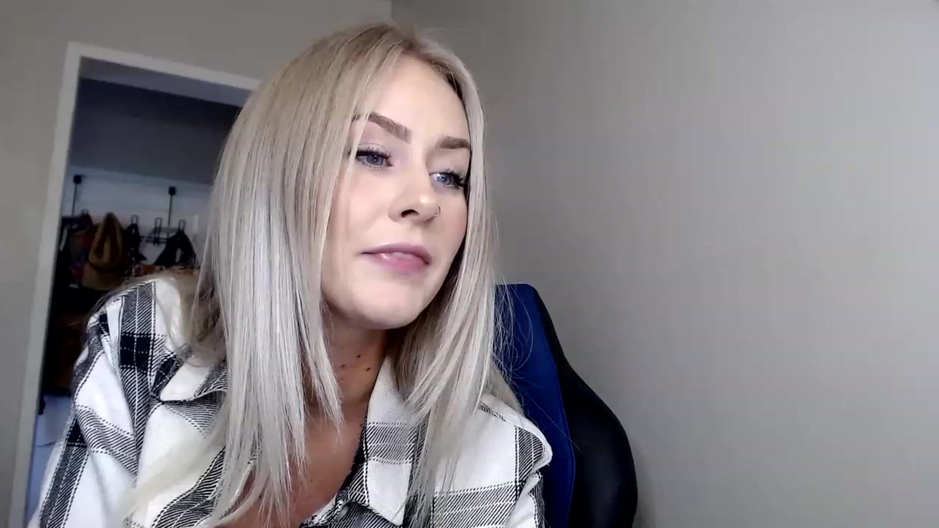 Gallery image thumbnail from babyaustyn's myfreecams stream on, 01/21/2023, 24:02 image 5 of 20