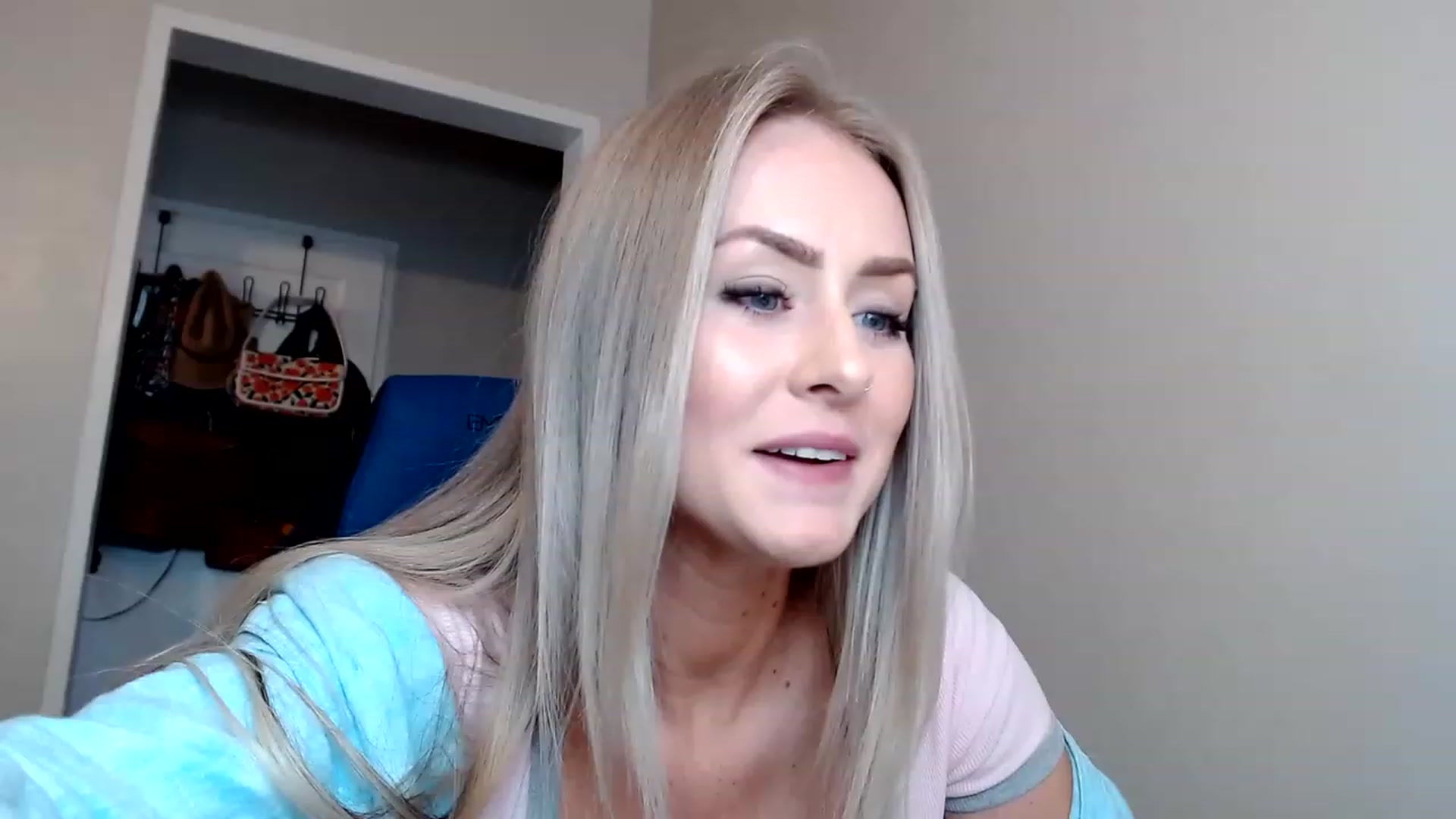 Gallery image thumbnail from babyaustyn's myfreecams stream on, 01/26/2023, 24:09 image 15 of 20