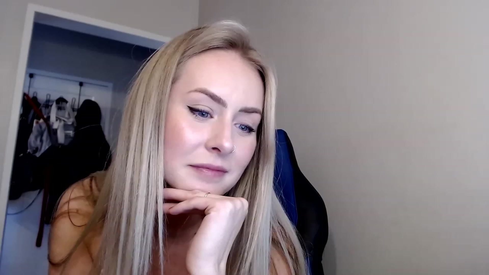 Gallery image thumbnail from babyaustyn's myfreecams stream on, 02/11/2023, 24:32 image 1 of 20