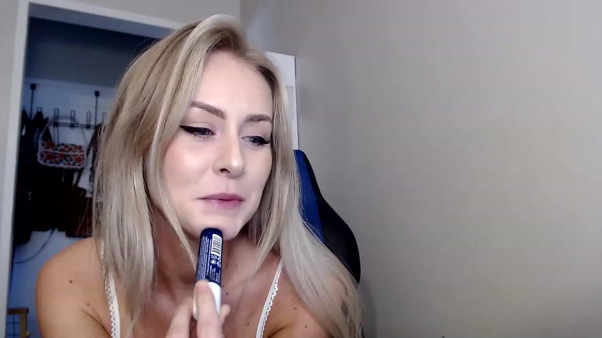Gallery image thumbnail from babyaustyn's myfreecams stream on, 02/17/2023, 23:30 image 11 of 20