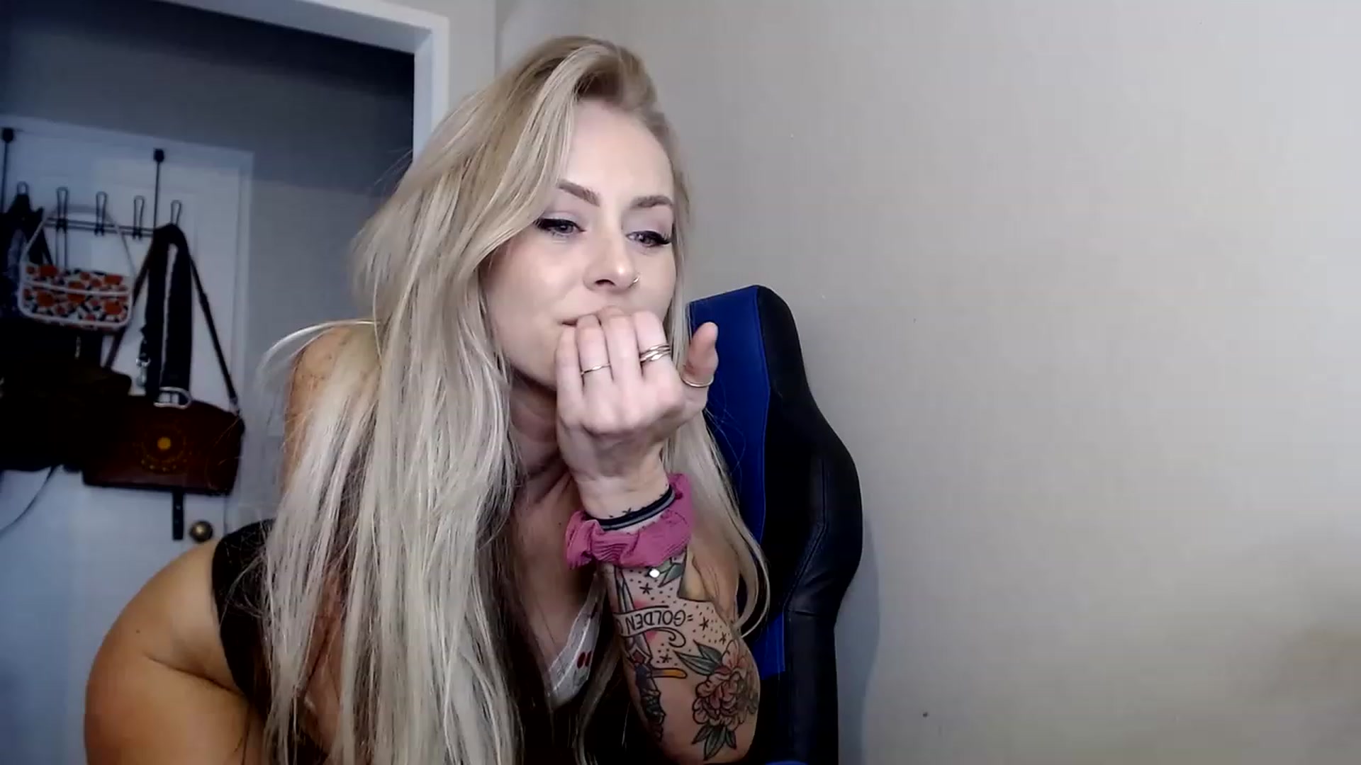 Gallery image thumbnail from babyaustyn's myfreecams stream on, 02/18/2023, 24:12 image 13 of 20
