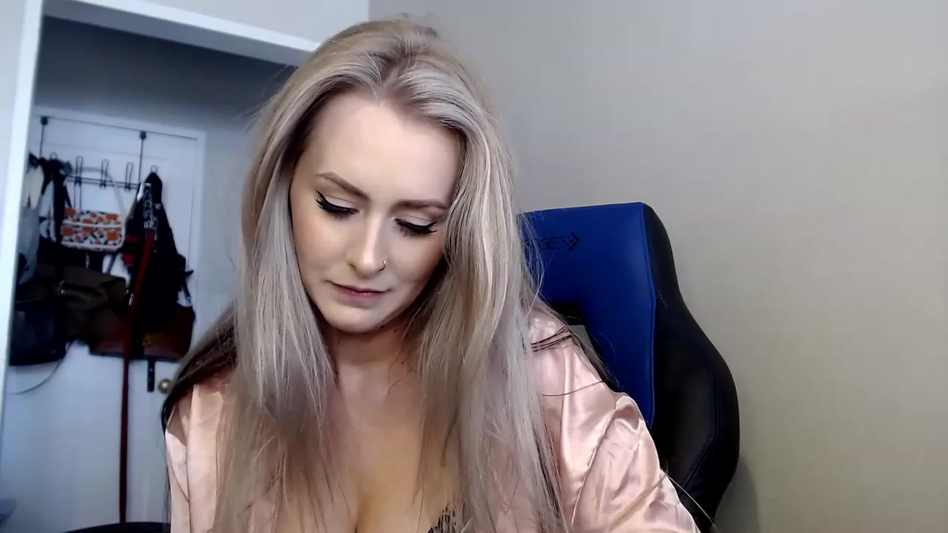 Gallery image thumbnail from babyaustyn's myfreecams stream on, 03/03/2023, 21:35 image 17 of 20