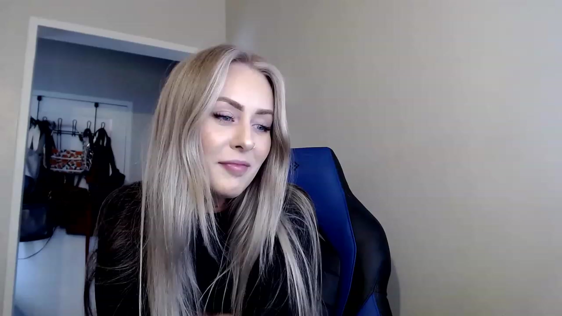 Gallery image thumbnail from babyaustyn's myfreecams stream on, 03/06/2023, 21:50 image 6 of 20