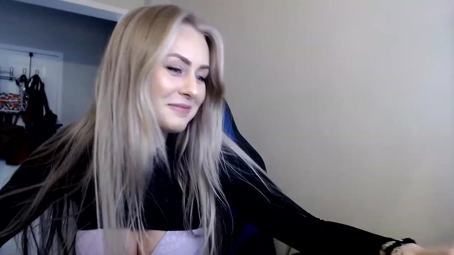 Gallery image thumbnail from babyaustyn's myfreecams stream on, 03/06/2023, 21:50 image 2 of 20