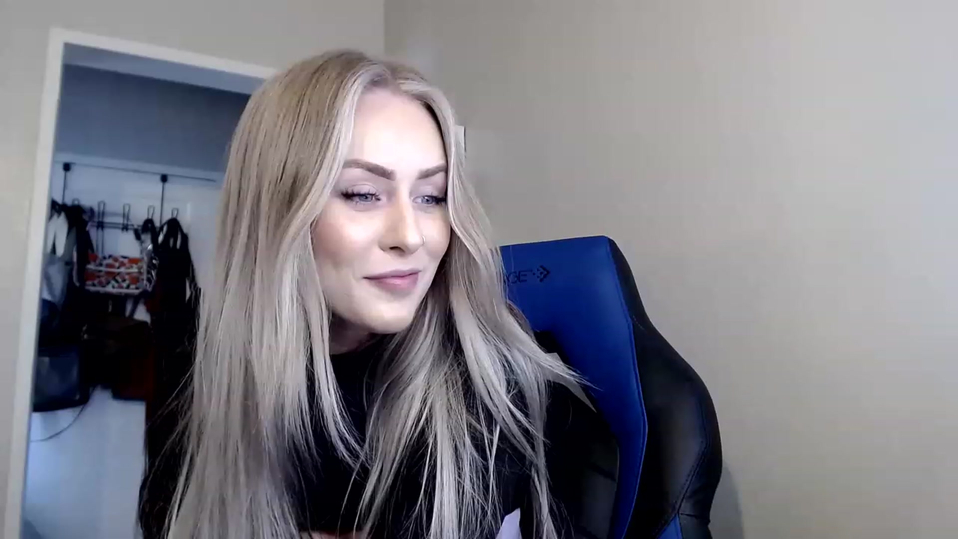 Gallery image thumbnail from babyaustyn's myfreecams stream on, 03/06/2023, 21:50 image 13 of 20