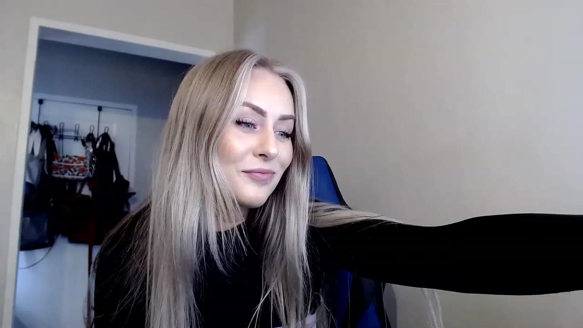Gallery image thumbnail from babyaustyn's myfreecams stream on, 03/06/2023, 21:50 image 7 of 20