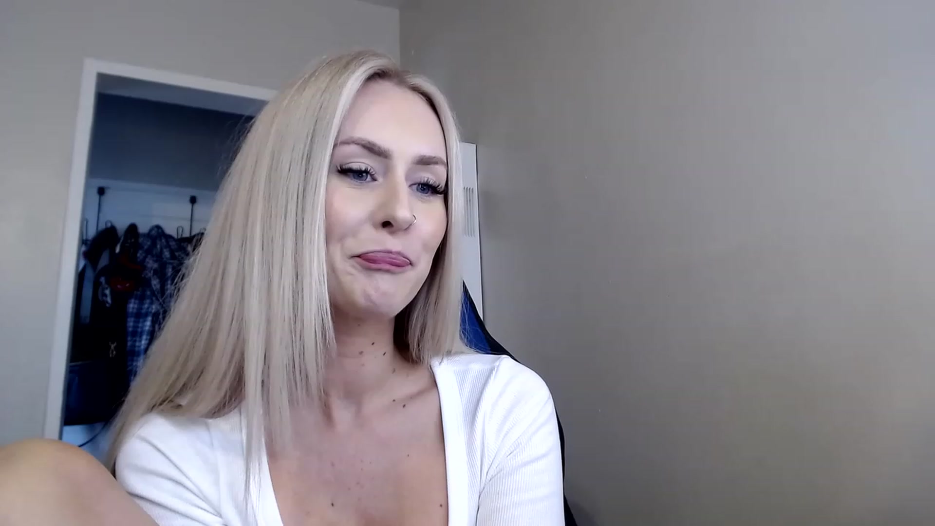 Gallery image thumbnail from babyaustyn's myfreecams stream on, 03/29/2023, 22:09 image 18 of 20