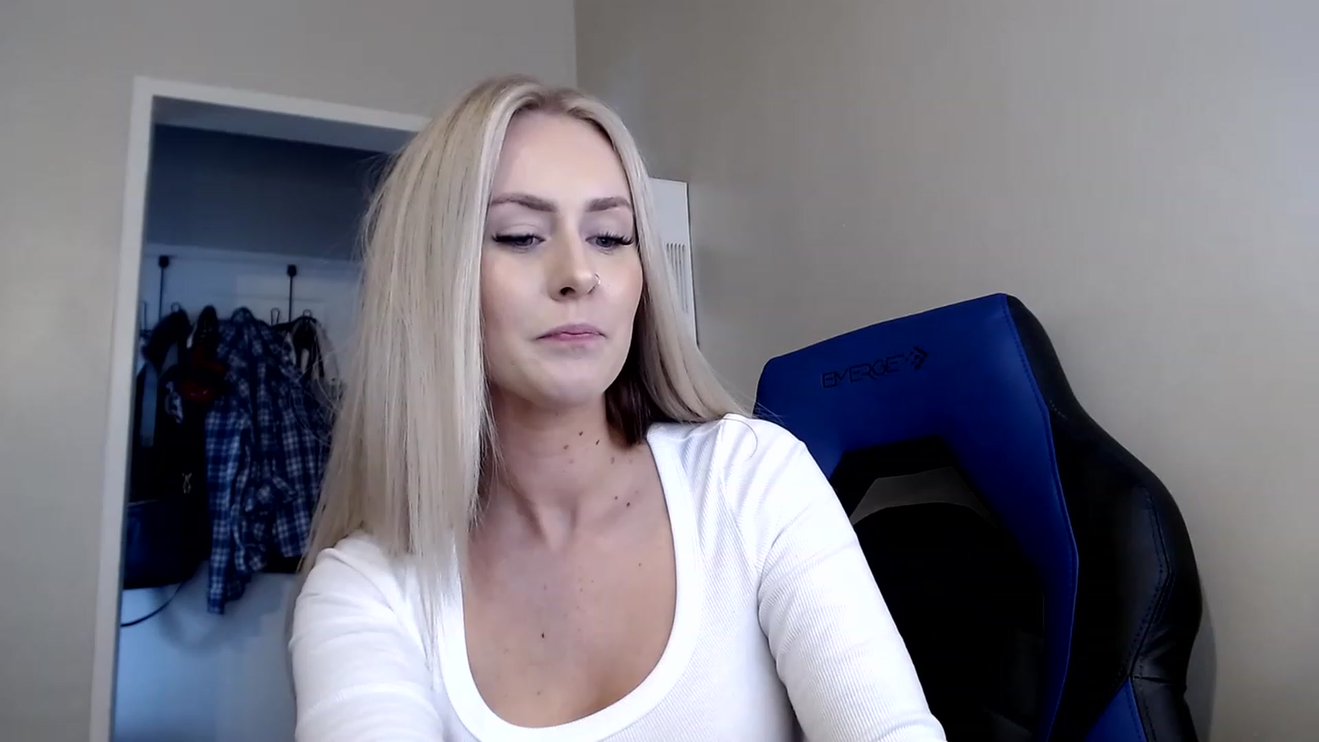 Gallery image thumbnail from babyaustyn's myfreecams stream on, 03/29/2023, 22:09 image 12 of 20
