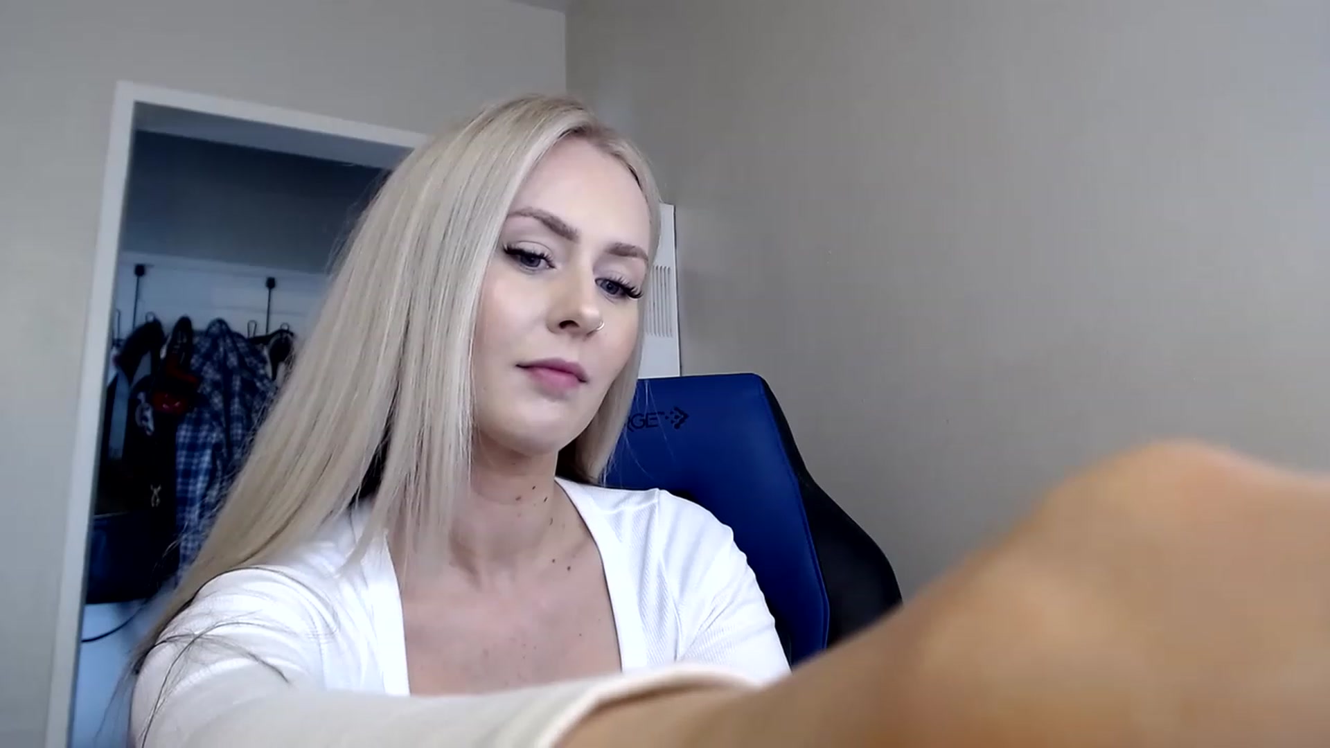 Gallery image thumbnail from babyaustyn's myfreecams stream on, 03/29/2023, 22:09 image 16 of 20