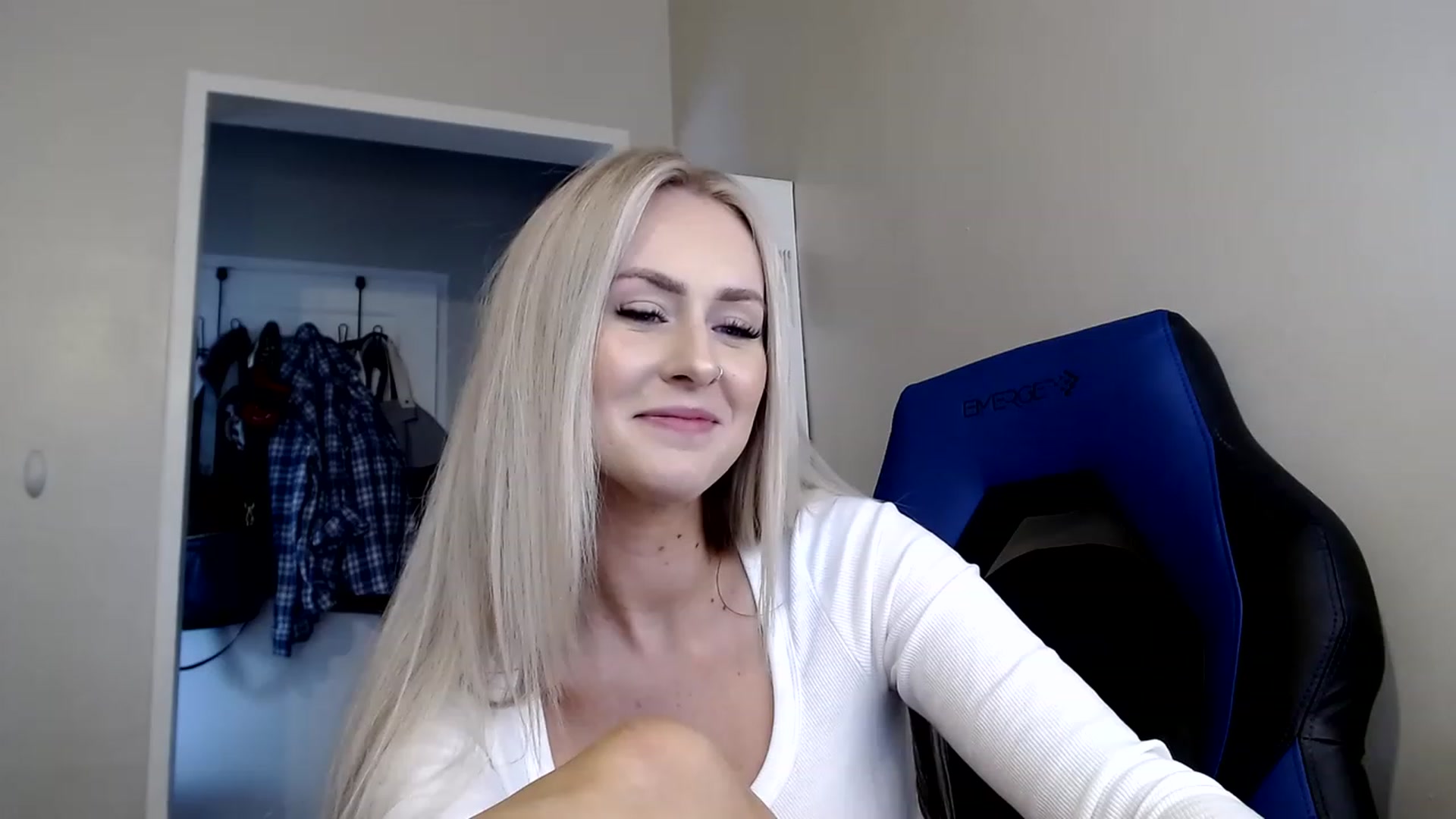 Gallery image thumbnail from babyaustyn's myfreecams stream on, 03/29/2023, 22:09 image 13 of 20
