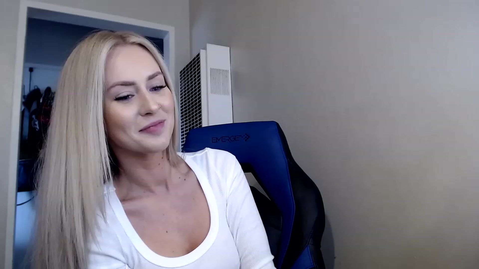 Gallery image thumbnail from babyaustyn's myfreecams stream on, 03/29/2023, 22:09 image 1 of 20