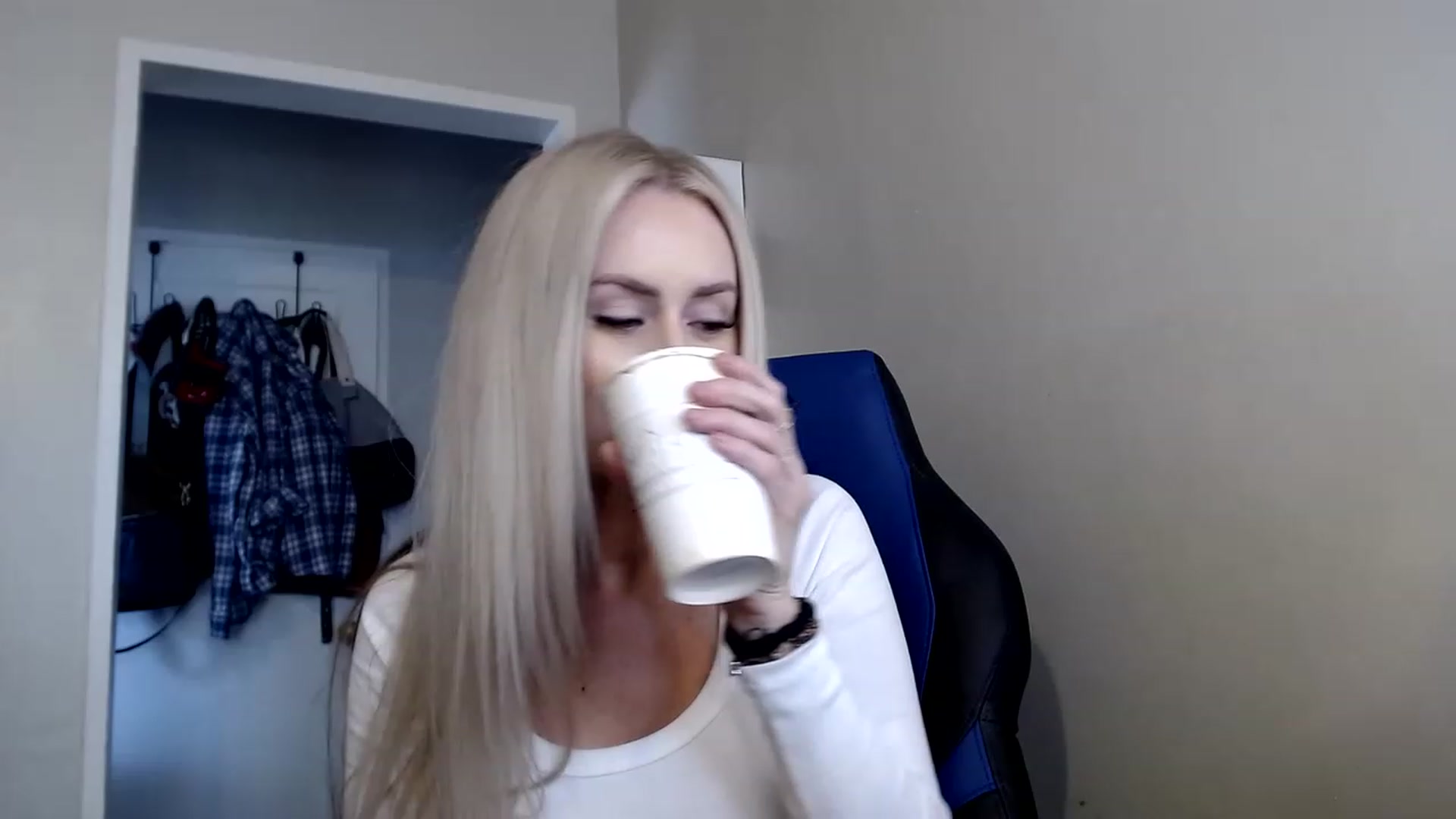 Gallery image thumbnail from babyaustyn's myfreecams stream on, 03/29/2023, 22:09 image 7 of 20