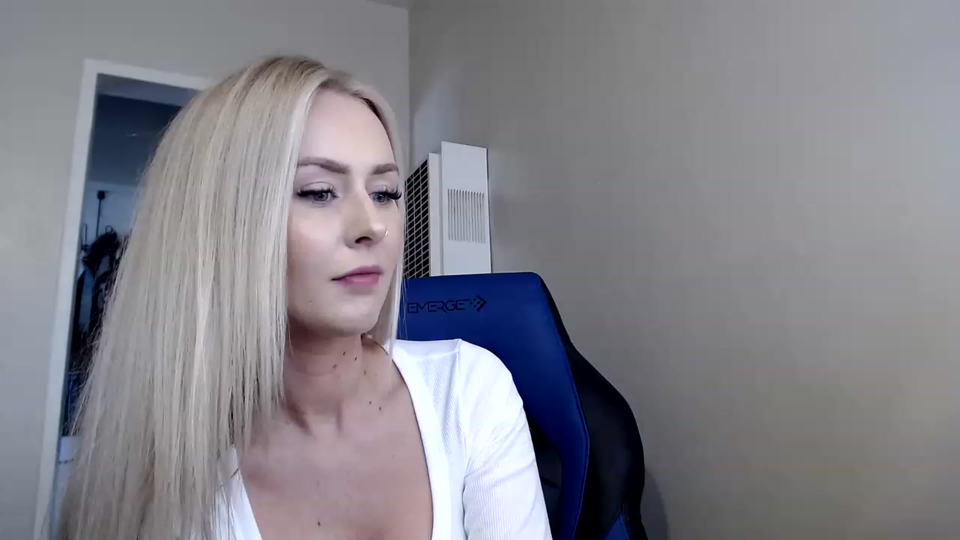 Gallery image thumbnail from babyaustyn's myfreecams stream on, 03/29/2023, 22:09 image 15 of 20
