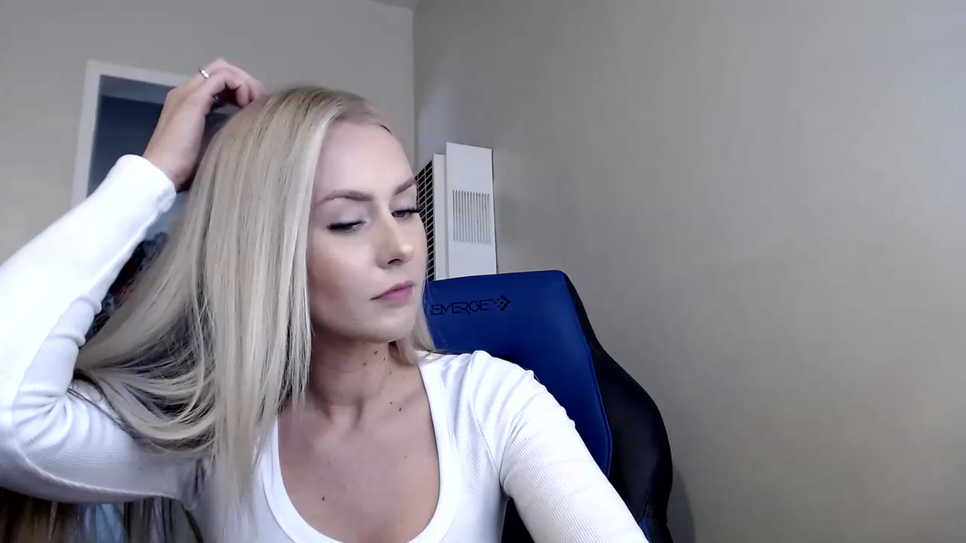 Gallery image thumbnail from babyaustyn's myfreecams stream on, 03/29/2023, 22:09 image 17 of 20