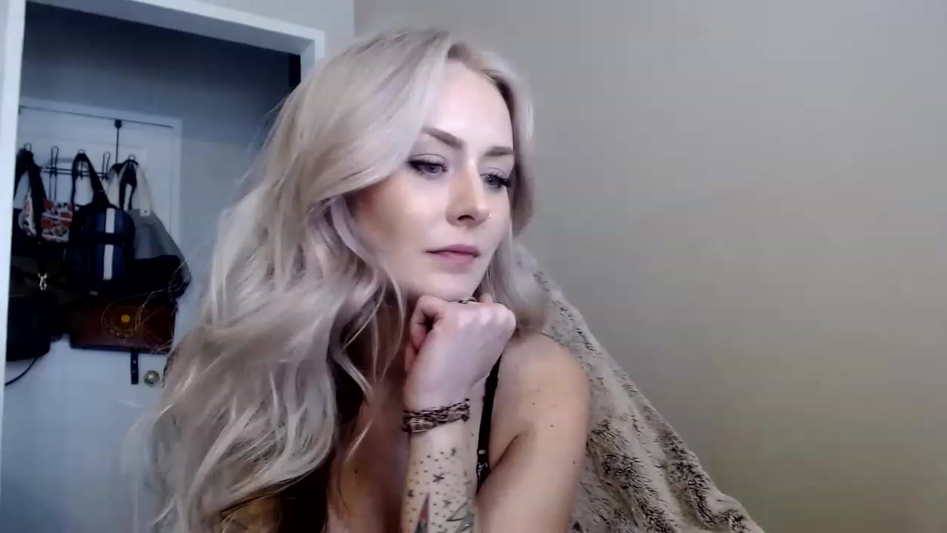 Gallery image thumbnail from babyaustyn's myfreecams stream on, 04/13/2023, 20:01 image 19 of 20