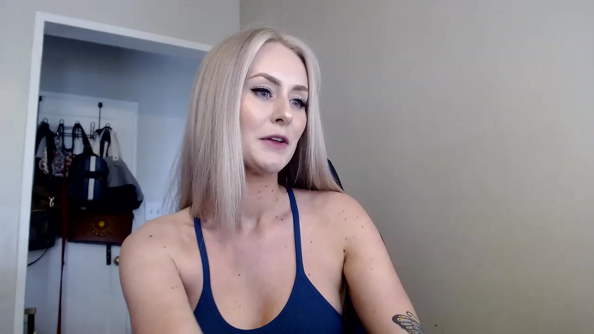 Gallery image thumbnail from babyaustyn's myfreecams stream on, 04/14/2023, 23:10 image 7 of 20