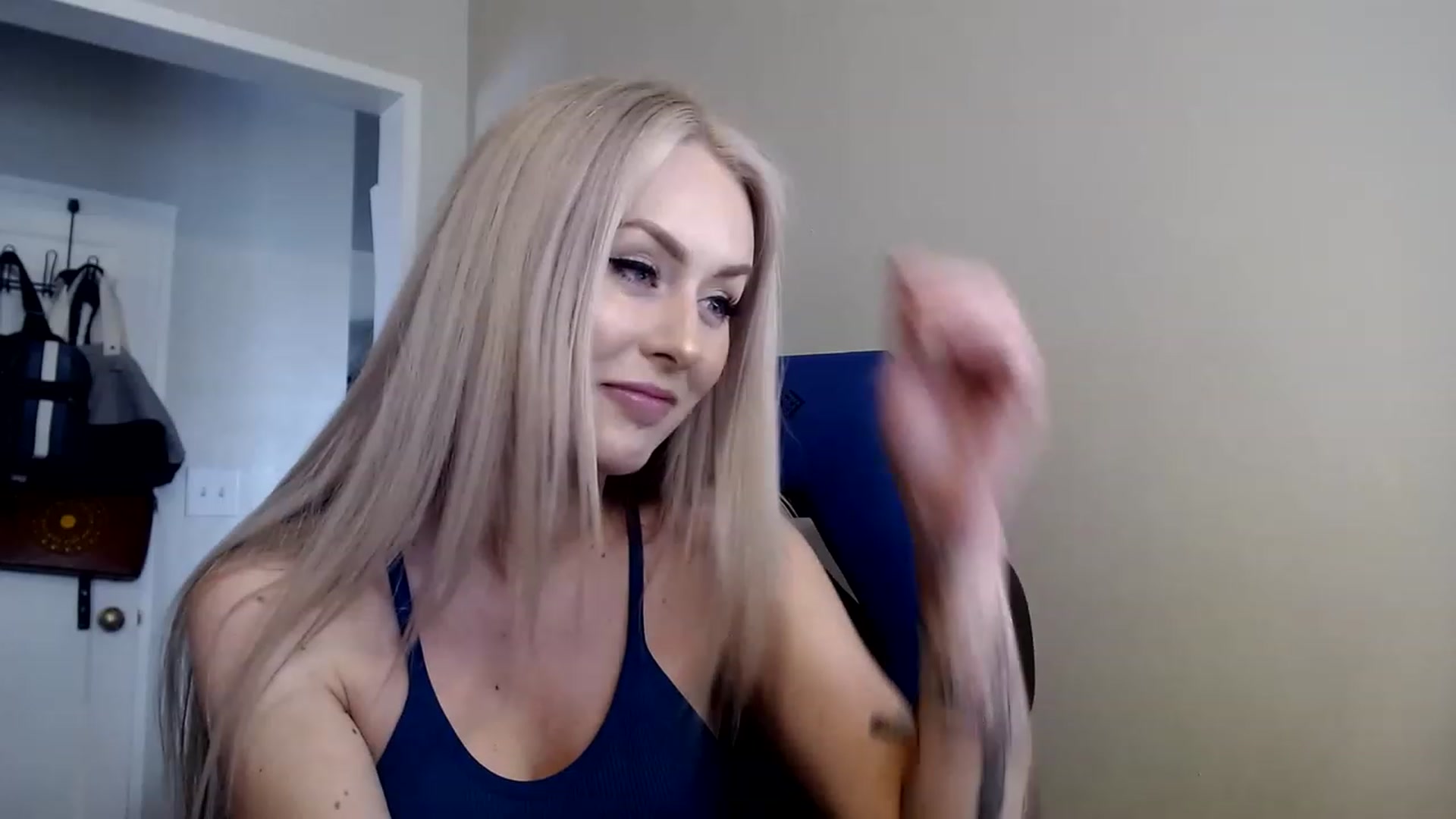 Gallery image thumbnail from babyaustyn's myfreecams stream on, 04/14/2023, 23:10 image 3 of 20