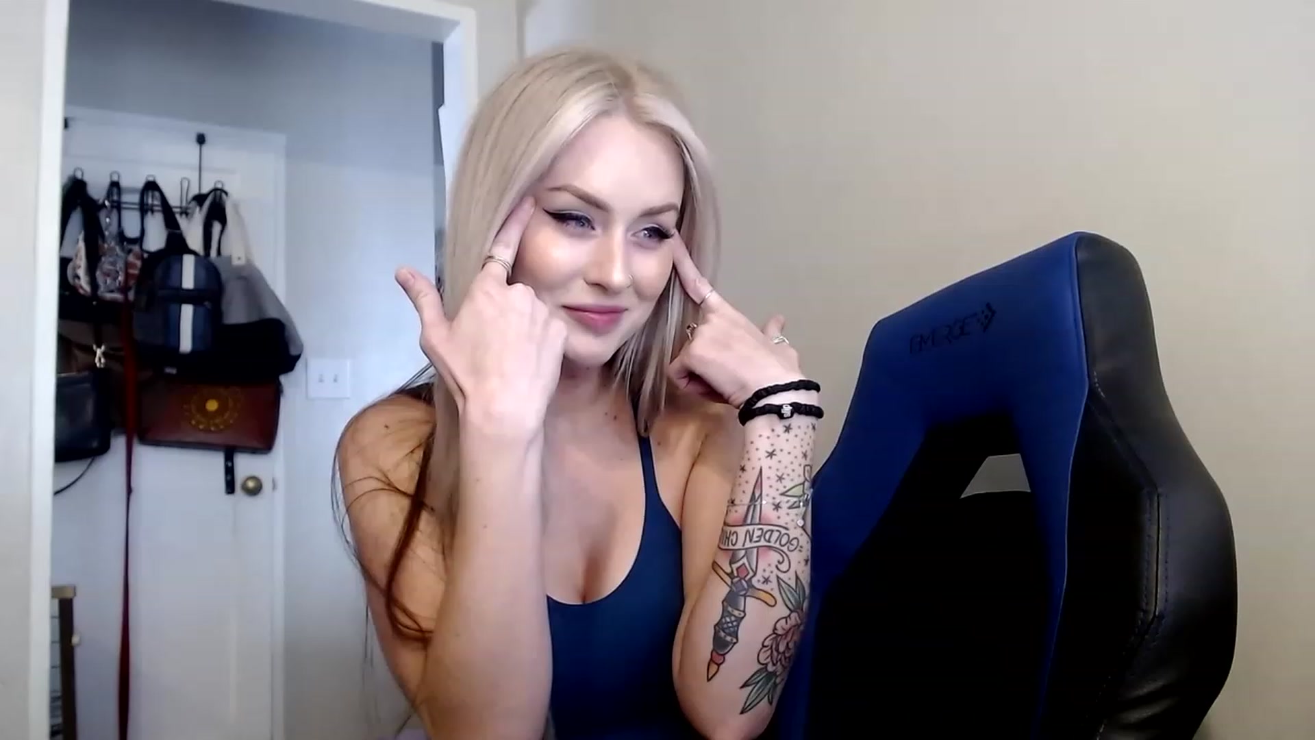 Gallery image thumbnail from babyaustyn's myfreecams stream on, 04/14/2023, 23:10 image 14 of 20